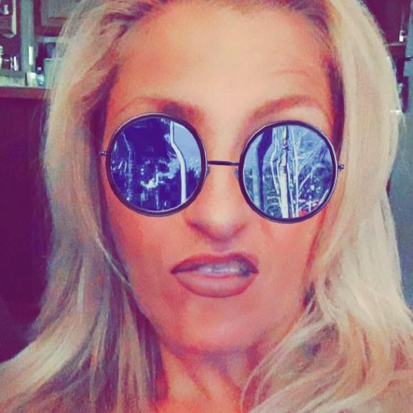 Meet your Posher, Debbie - Picture 1 of 1